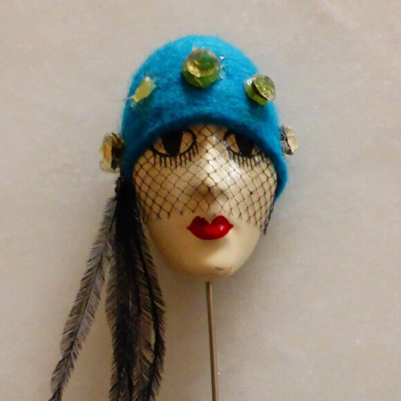 Beautiful Vintage Flapper Stick Pin Brooch 1970s Collectible, Handpainted French - Picture 3 of 6